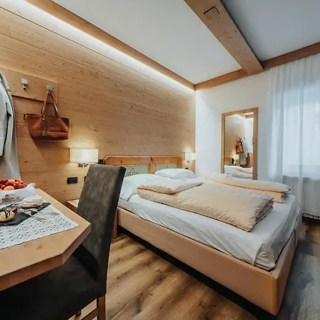 فندق Menardi كورتينا دامبيتزو
