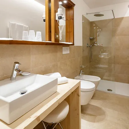 Отель Menardi 3*