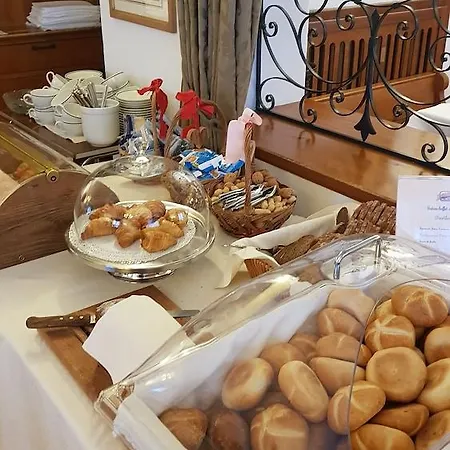 فندق Menardi
