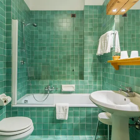 Отель Menardi 3*