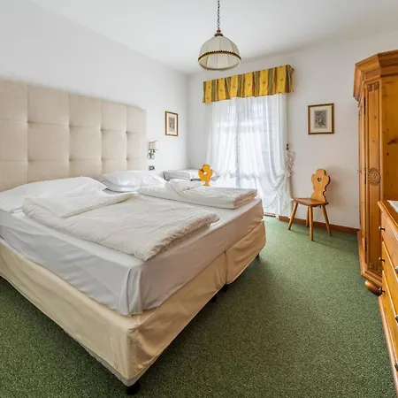 فندق Menardi 3*