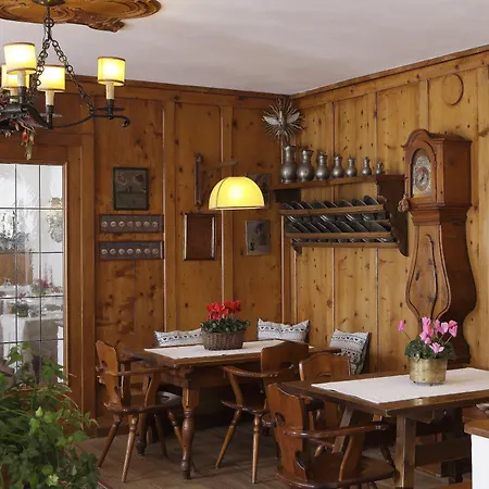 Отель Menardi 3*