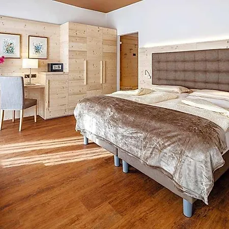 Menardi Hotel 3*